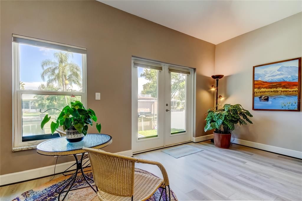 Под контрактом: $549,000 (3 спален, 2 ванн, 2065 Квадратных фут)