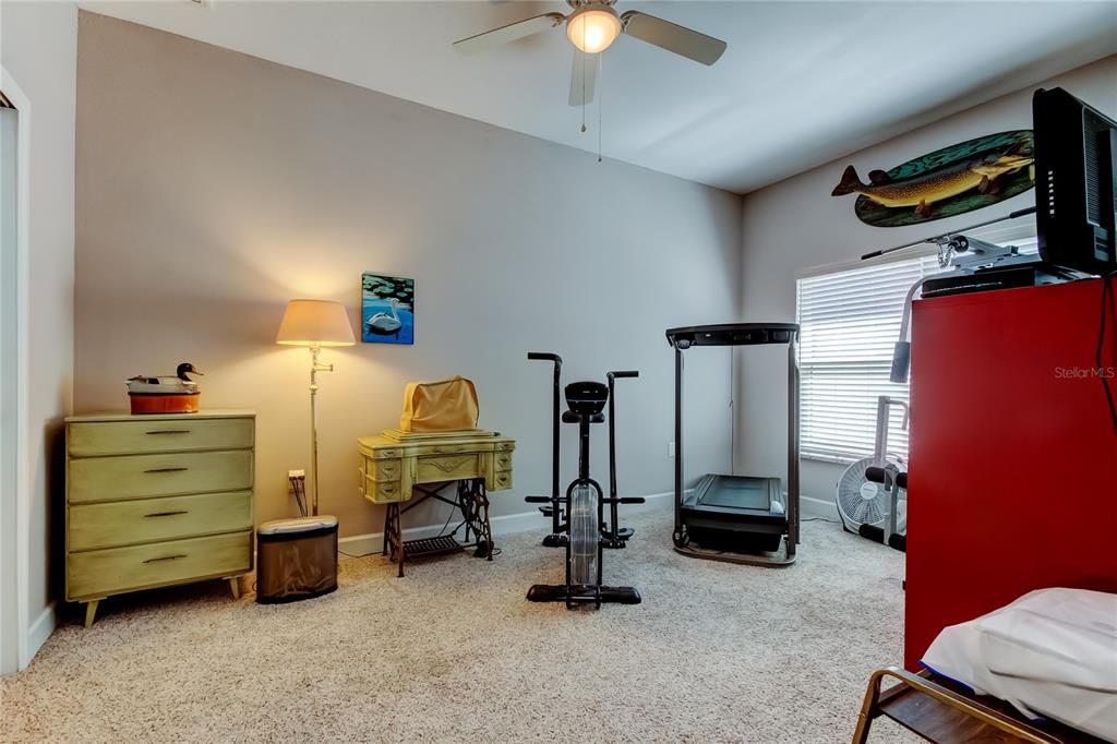 Под контрактом: $549,000 (3 спален, 2 ванн, 2065 Квадратных фут)