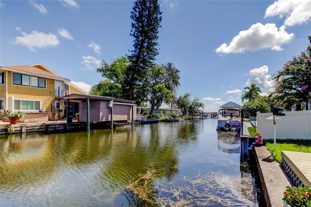 Под контрактом: $549,000 (3 спален, 2 ванн, 2065 Квадратных фут)