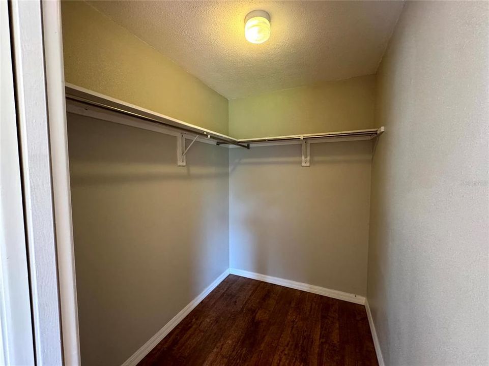 Под контрактом: $2,900 (3 спален, 2 ванн, 1837 Квадратных фут)