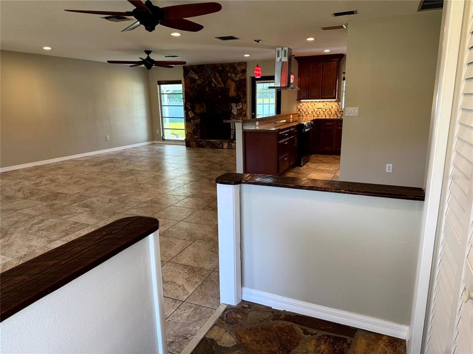 Под контрактом: $2,900 (3 спален, 2 ванн, 1837 Квадратных фут)