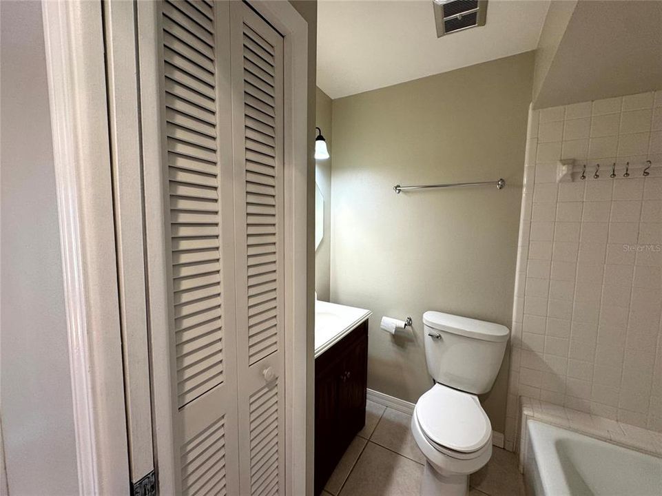 Под контрактом: $2,900 (3 спален, 2 ванн, 1837 Квадратных фут)