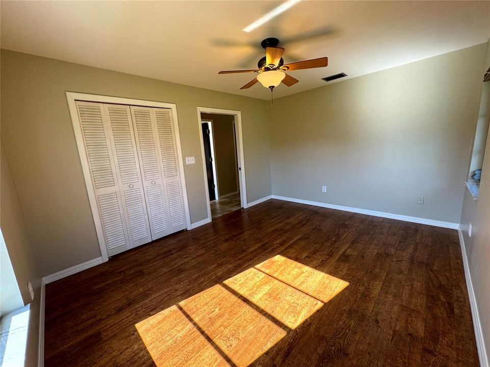 Под контрактом: $2,900 (3 спален, 2 ванн, 1837 Квадратных фут)