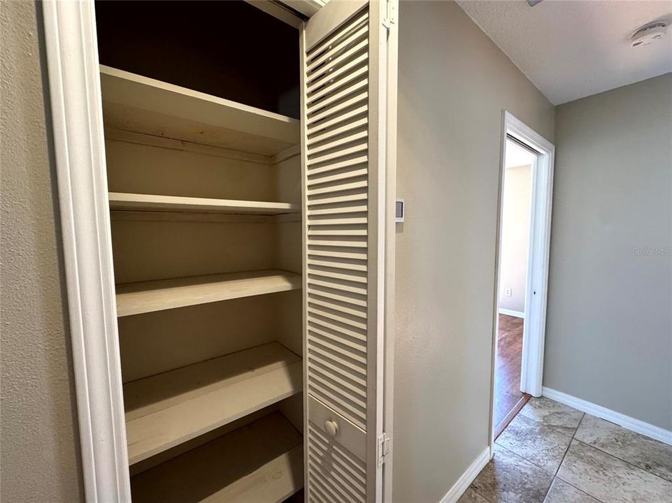 Под контрактом: $2,900 (3 спален, 2 ванн, 1837 Квадратных фут)