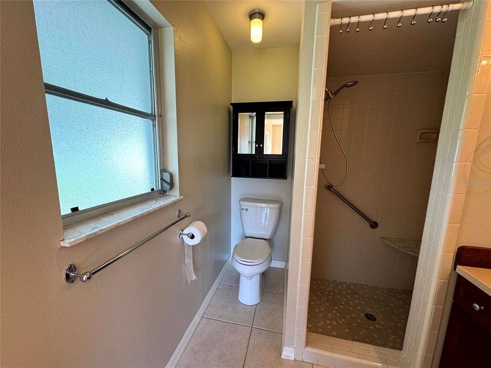 Под контрактом: $2,900 (3 спален, 2 ванн, 1837 Квадратных фут)