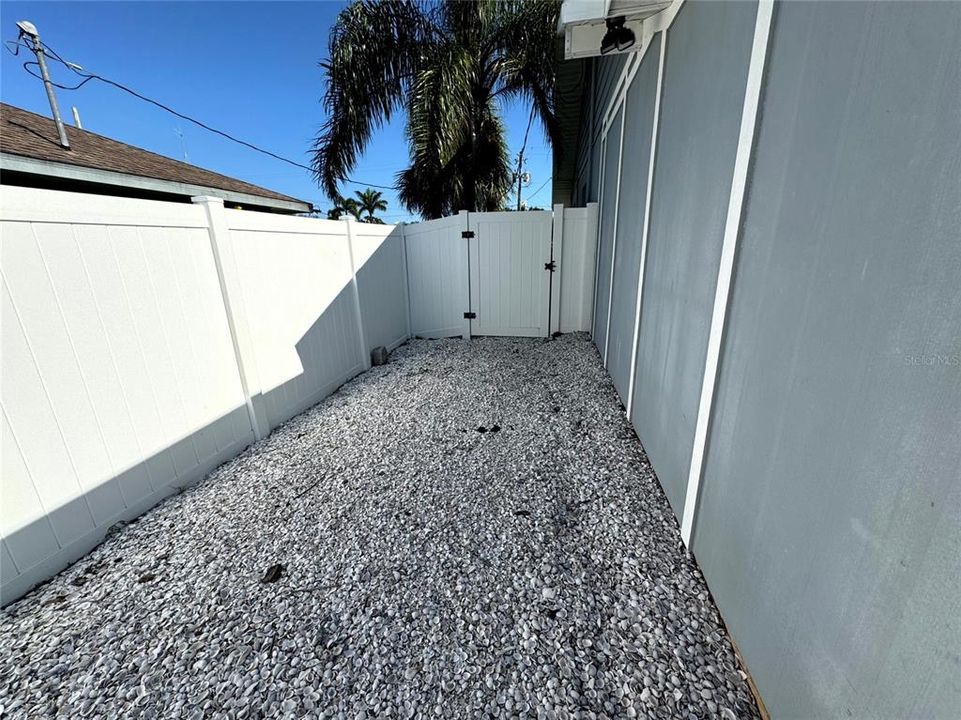 Под контрактом: $2,900 (3 спален, 2 ванн, 1837 Квадратных фут)