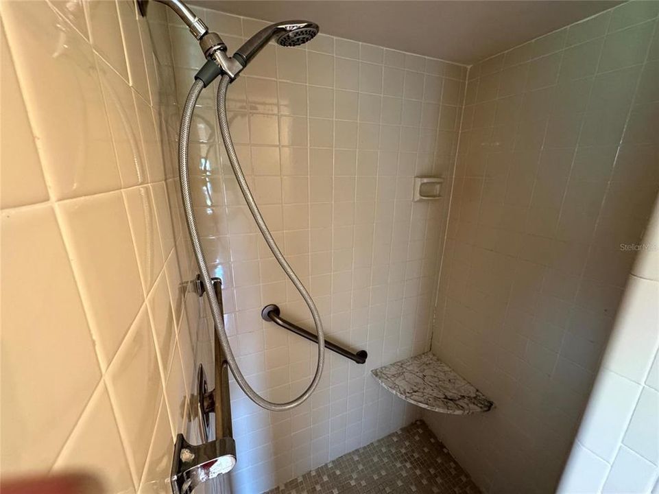 Под контрактом: $2,900 (3 спален, 2 ванн, 1837 Квадратных фут)