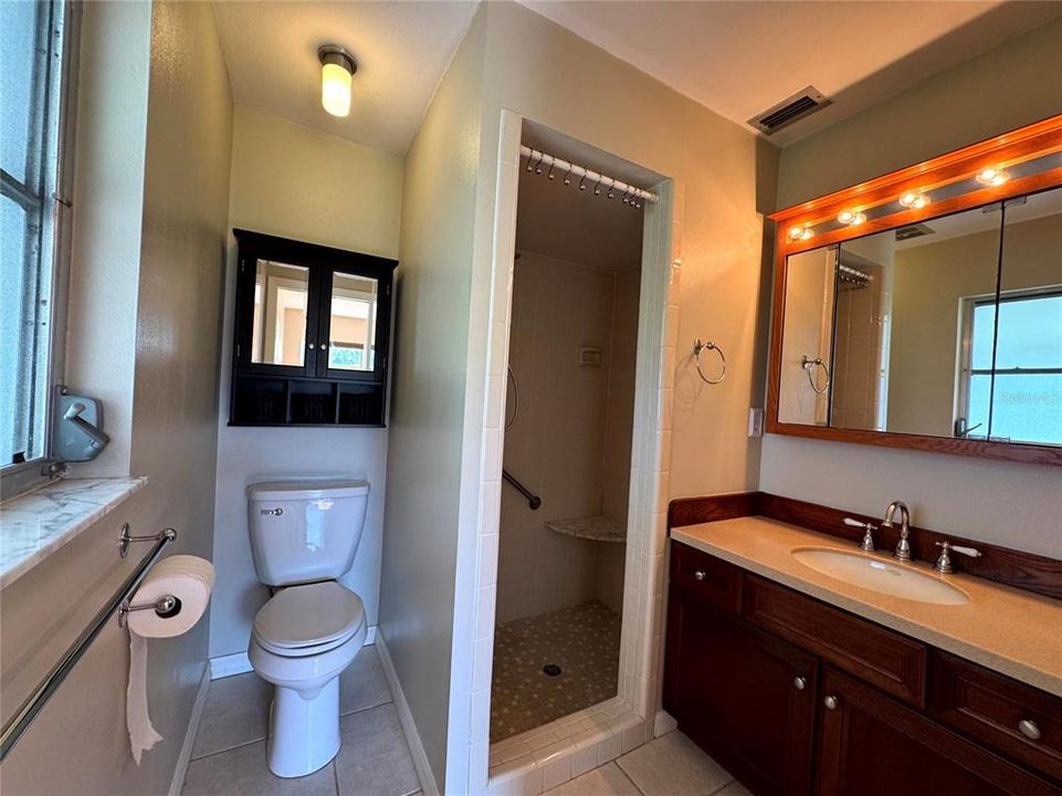 Под контрактом: $2,900 (3 спален, 2 ванн, 1837 Квадратных фут)