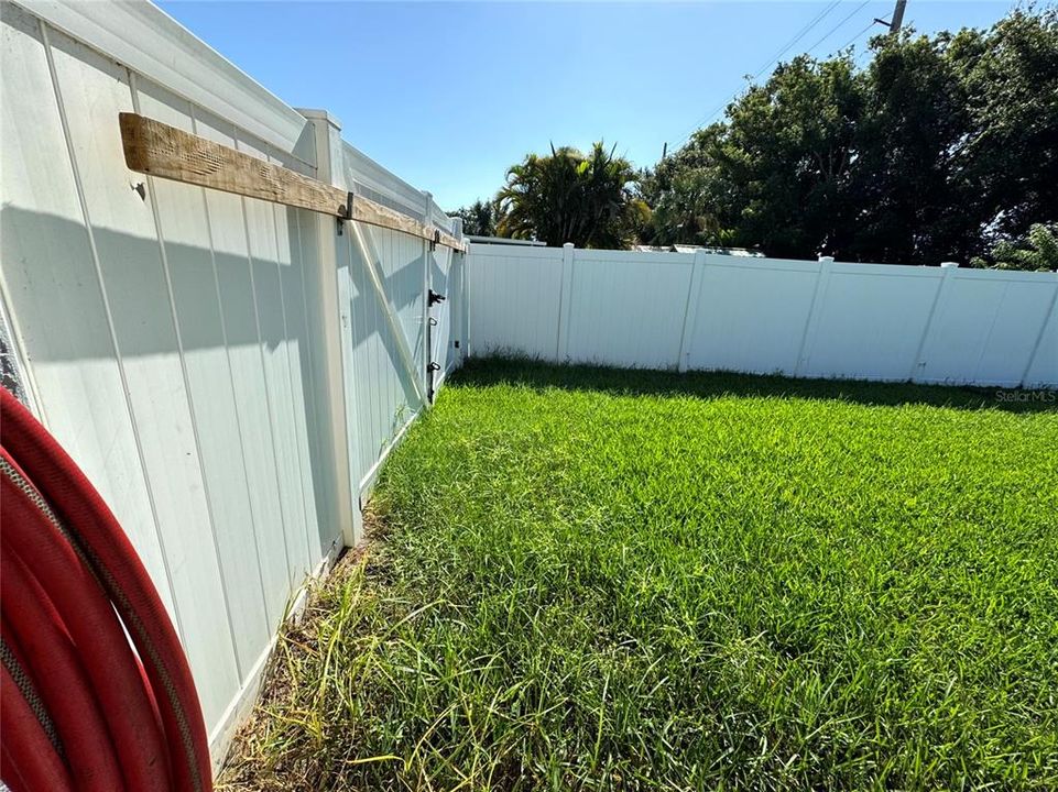 Под контрактом: $2,900 (3 спален, 2 ванн, 1837 Квадратных фут)