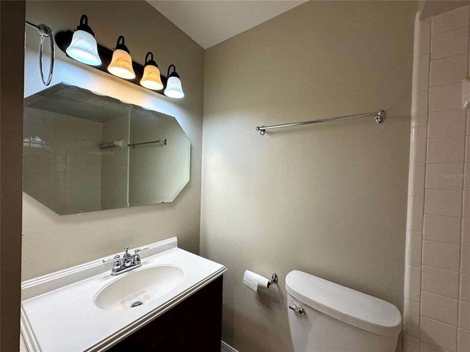 Под контрактом: $2,900 (3 спален, 2 ванн, 1837 Квадратных фут)