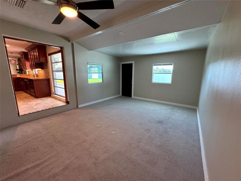 Под контрактом: $2,900 (3 спален, 2 ванн, 1837 Квадратных фут)