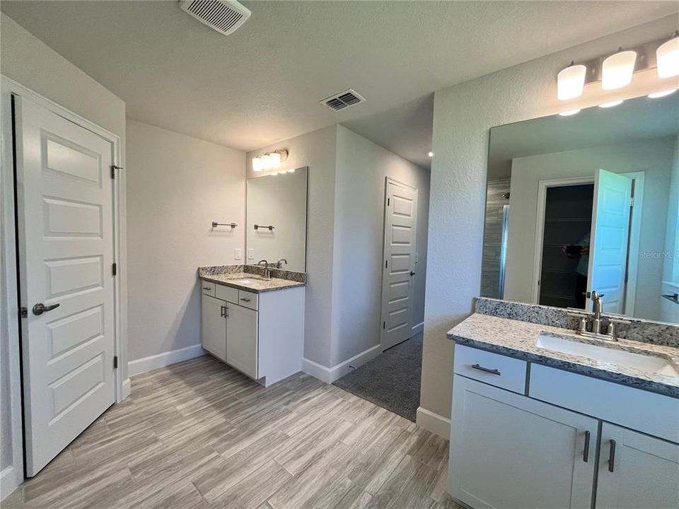 Под контрактом: $438,350 (4 спален, 3 ванн, 2537 Квадратных фут)