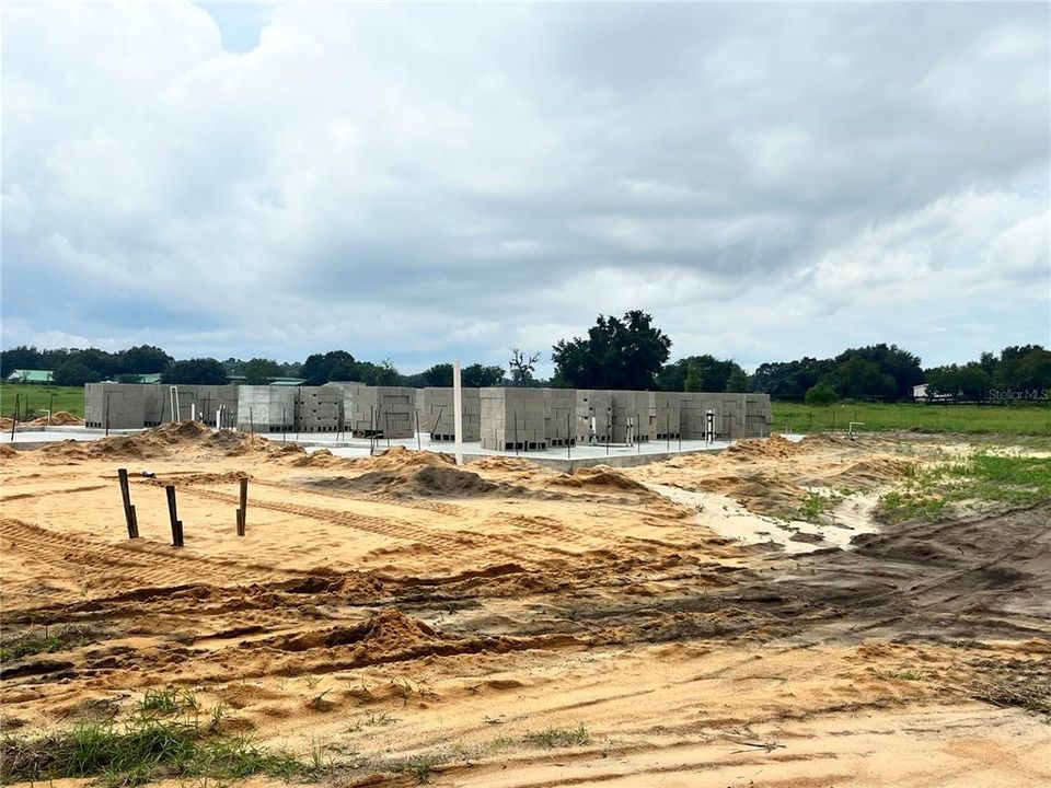 Под контрактом: $438,350 (4 спален, 3 ванн, 2537 Квадратных фут)