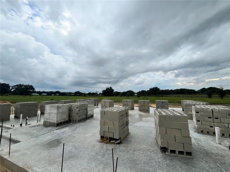 Под контрактом: $438,350 (4 спален, 3 ванн, 2537 Квадратных фут)