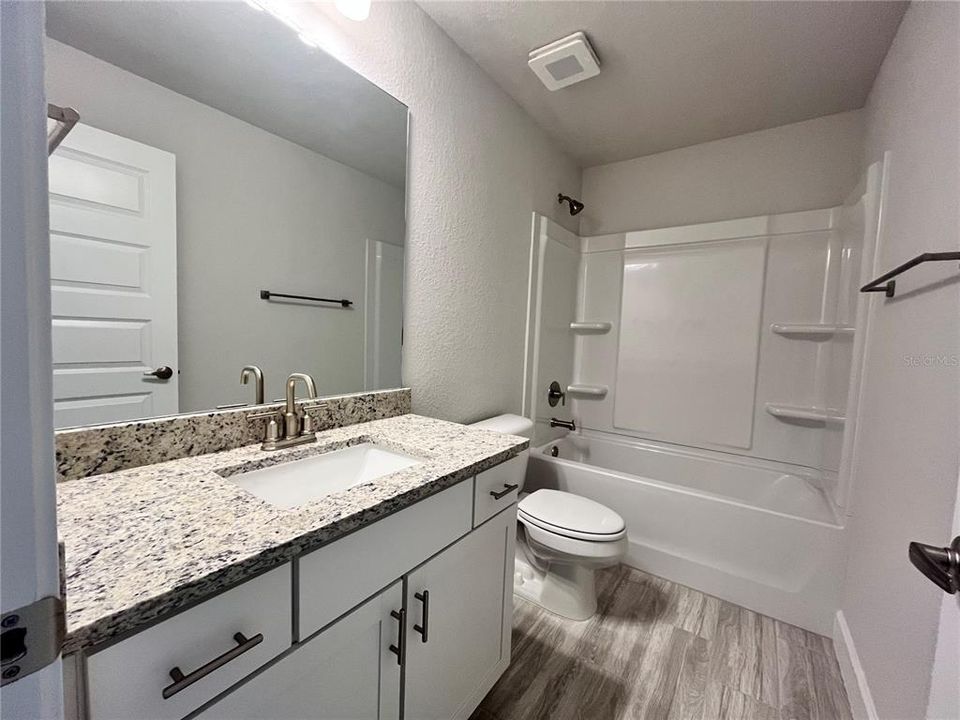 Под контрактом: $438,350 (4 спален, 3 ванн, 2537 Квадратных фут)