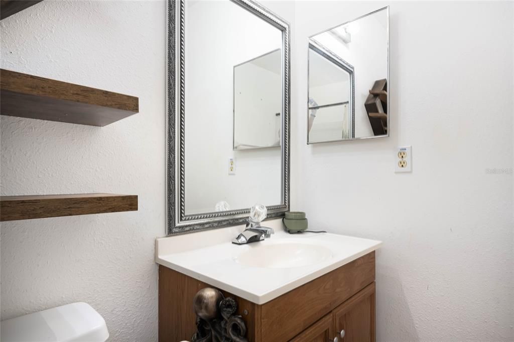 合同活跃: $184,500 (3 贝兹, 2 浴室, 924 平方英尺)