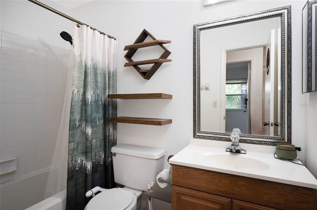 合同活跃: $184,500 (3 贝兹, 2 浴室, 924 平方英尺)