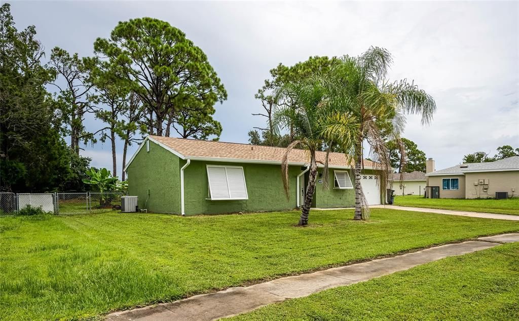 合同活跃: $184,500 (3 贝兹, 2 浴室, 924 平方英尺)