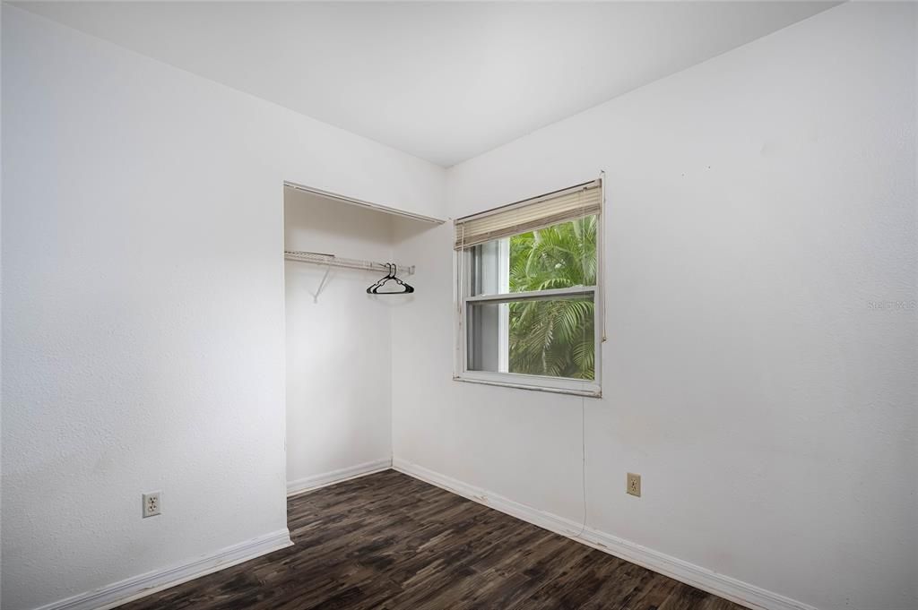 合同活跃: $184,500 (3 贝兹, 2 浴室, 924 平方英尺)