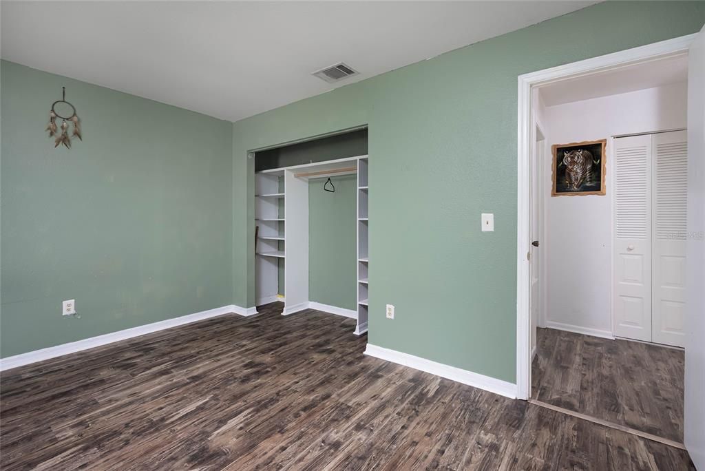 合同活跃: $184,500 (3 贝兹, 2 浴室, 924 平方英尺)