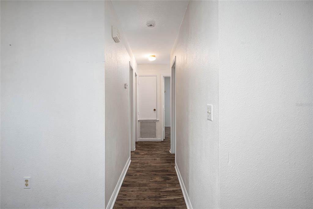 合同活跃: $184,500 (3 贝兹, 2 浴室, 924 平方英尺)