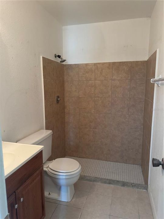 合同活跃: $184,500 (3 贝兹, 2 浴室, 924 平方英尺)