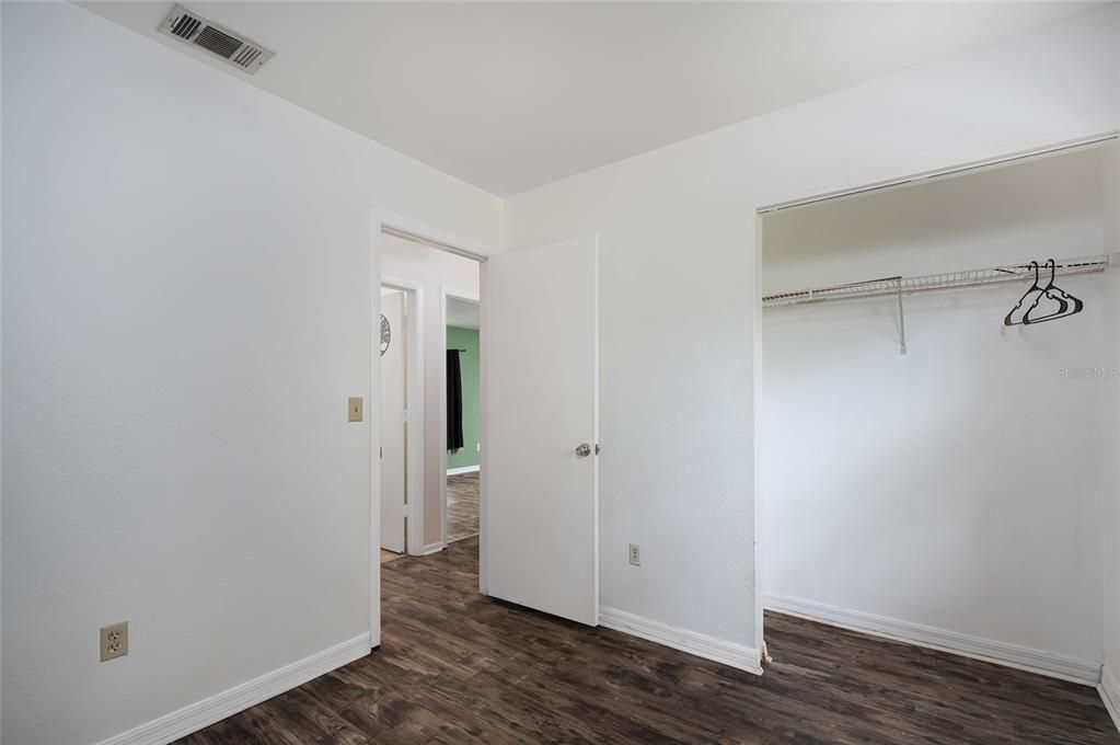 合同活跃: $184,500 (3 贝兹, 2 浴室, 924 平方英尺)