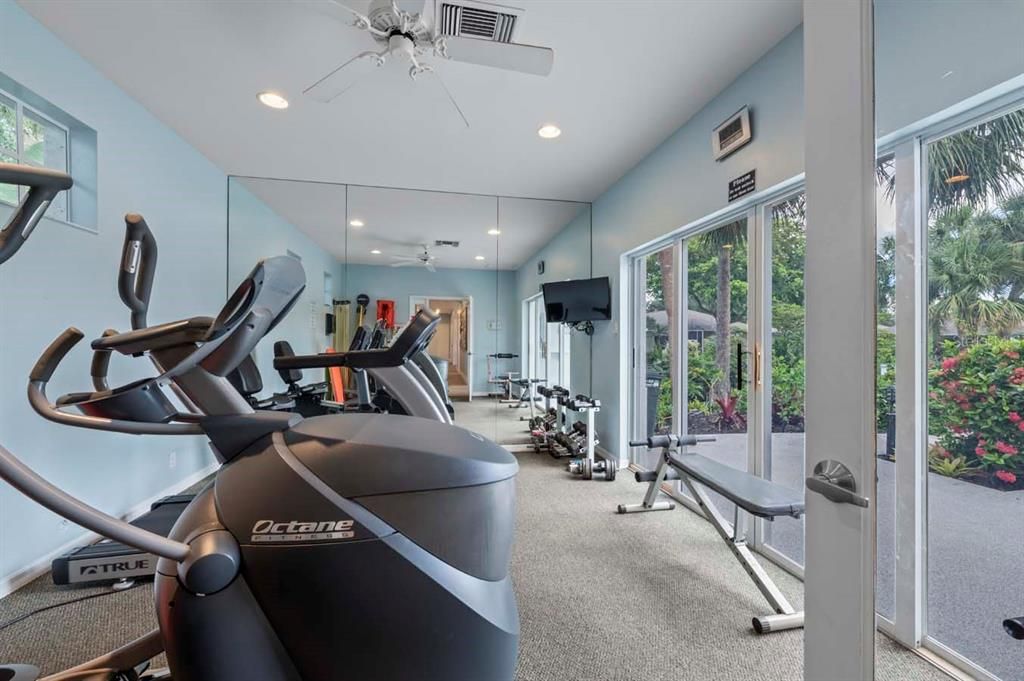 待售: $280,000 (2 贝兹, 2 浴室, 1230 平方英尺)