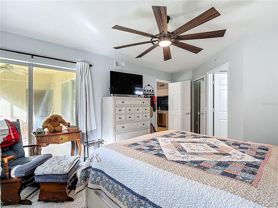 待售: $280,000 (2 贝兹, 2 浴室, 1230 平方英尺)