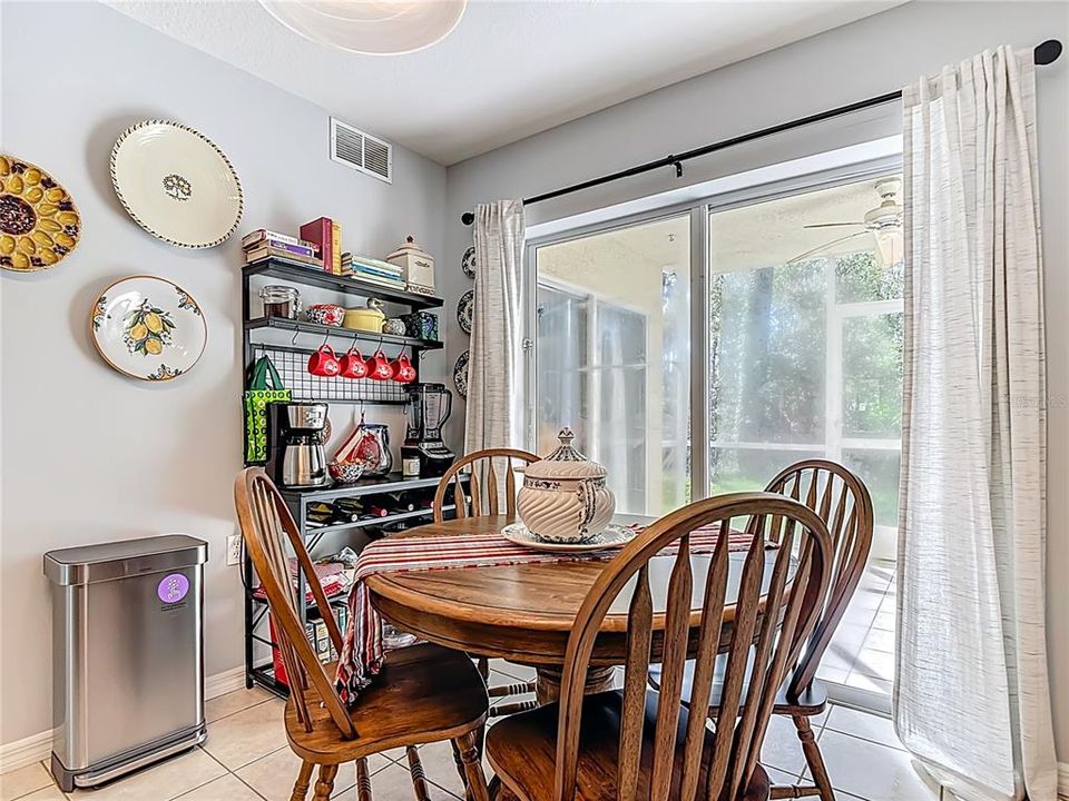 待售: $280,000 (2 贝兹, 2 浴室, 1230 平方英尺)