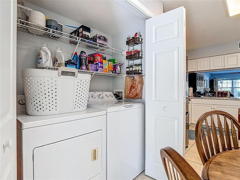 待售: $280,000 (2 贝兹, 2 浴室, 1230 平方英尺)