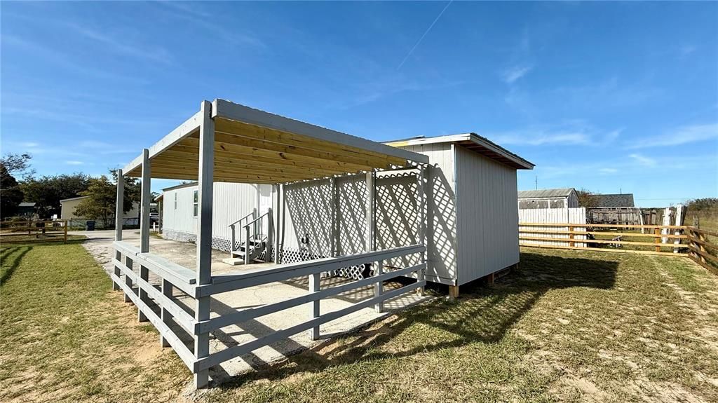 For Sale: $149,900 (2 beds, 2 baths, 784 Square Feet)