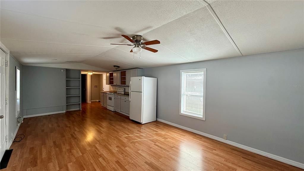 For Sale: $149,900 (2 beds, 2 baths, 784 Square Feet)