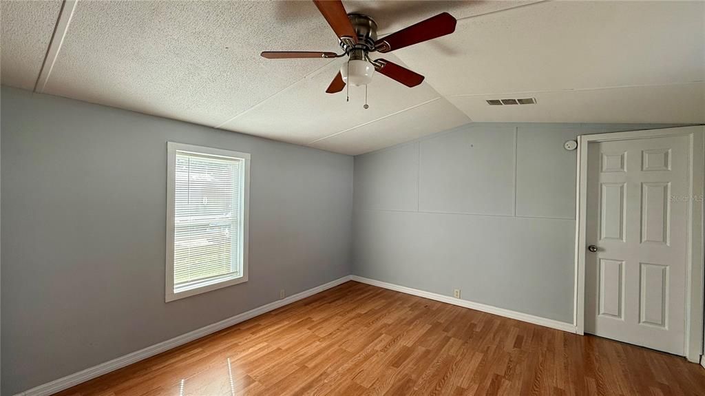 For Sale: $149,900 (2 beds, 2 baths, 784 Square Feet)