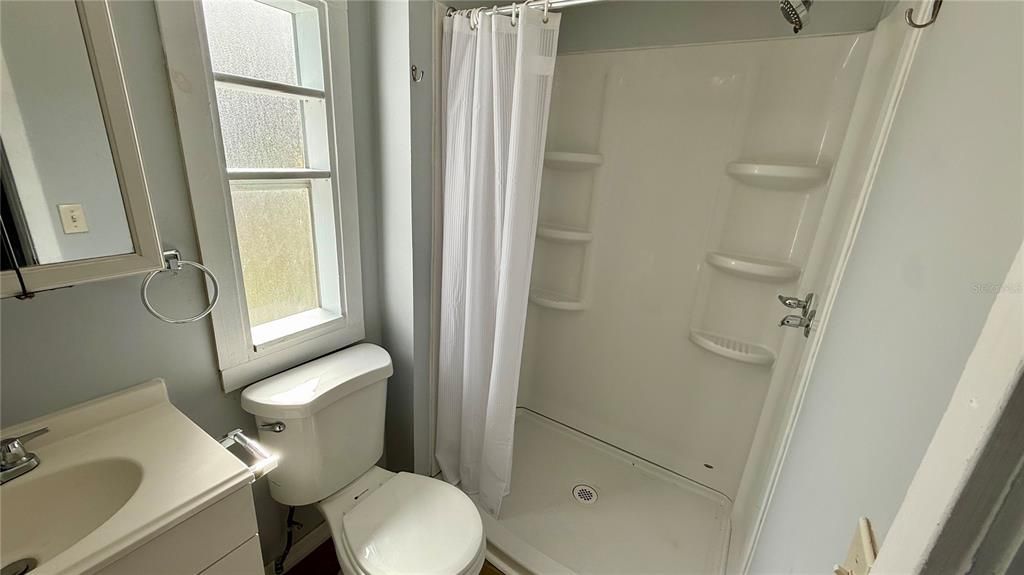 For Sale: $149,900 (2 beds, 2 baths, 784 Square Feet)