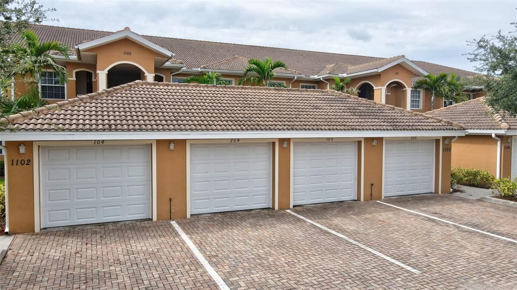 For Sale: $225,000 (3 beds, 2 baths, 1325 Square Feet)