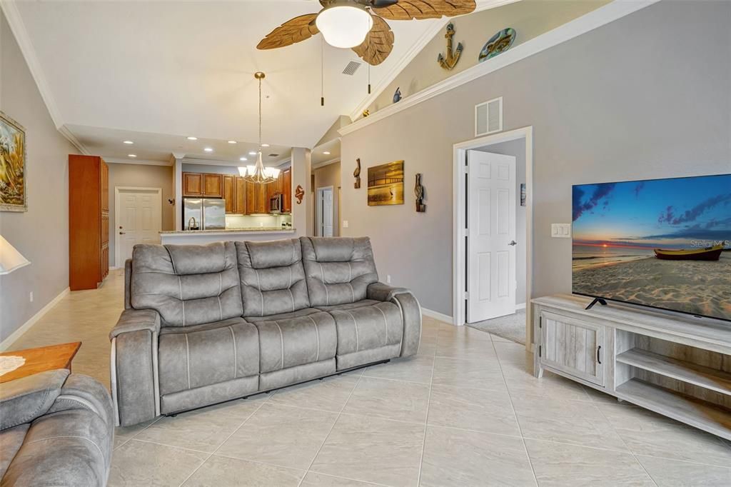 For Sale: $225,000 (3 beds, 2 baths, 1325 Square Feet)