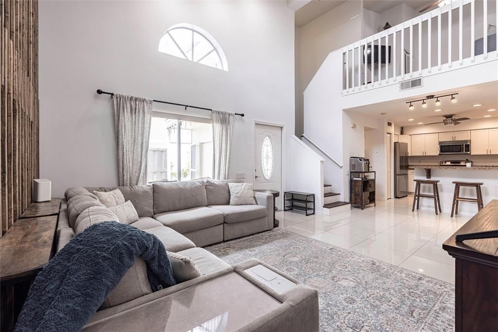 待售: $255,000 (2 贝兹, 2 浴室, 1279 平方英尺)