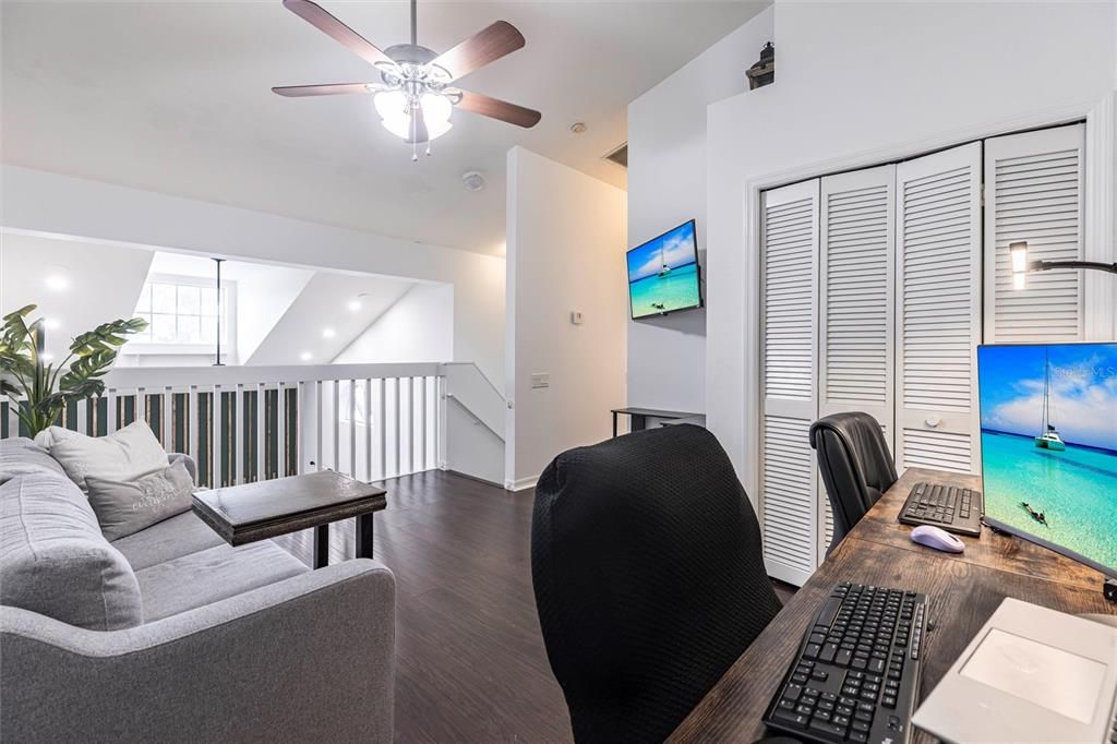 待售: $255,000 (2 贝兹, 2 浴室, 1279 平方英尺)