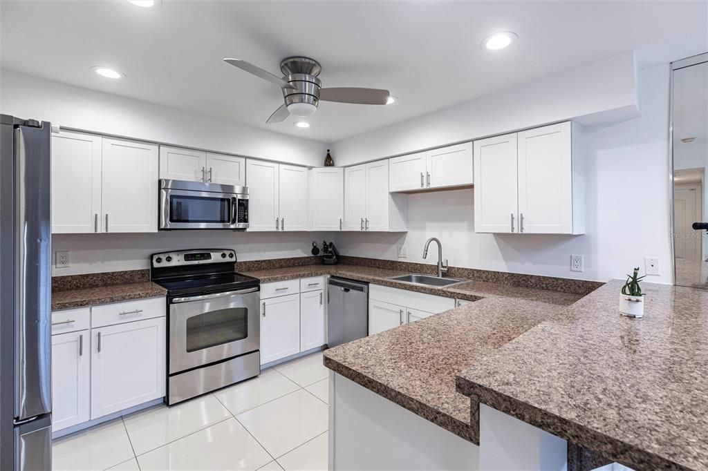 待售: $255,000 (2 贝兹, 2 浴室, 1279 平方英尺)