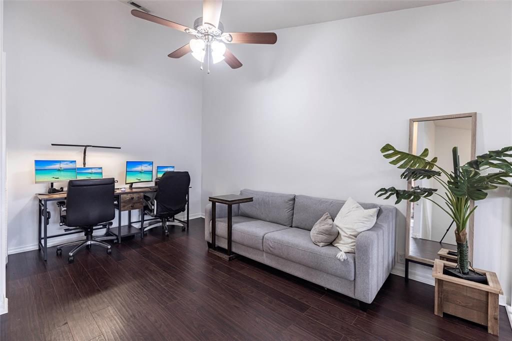 待售: $255,000 (2 贝兹, 2 浴室, 1279 平方英尺)