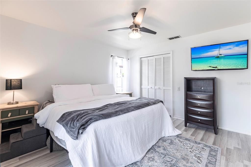 待售: $255,000 (2 贝兹, 2 浴室, 1279 平方英尺)