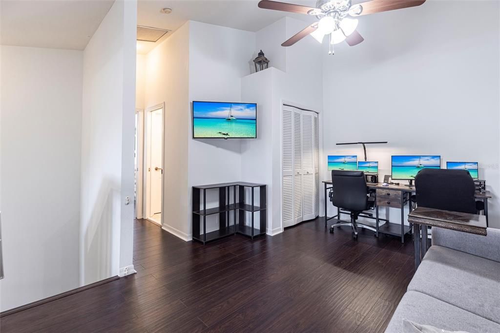 待售: $255,000 (2 贝兹, 2 浴室, 1279 平方英尺)