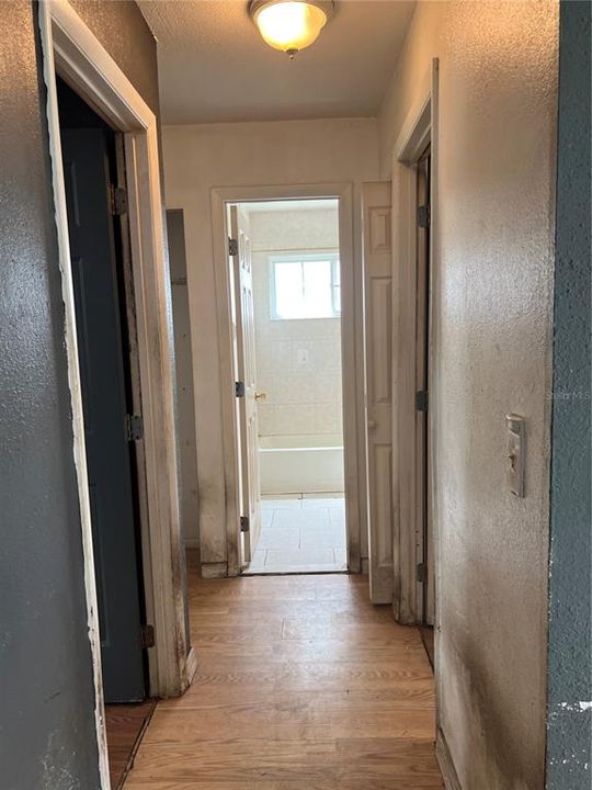 Active With Contract: $139,900 (3 beds, 2 baths, 1272 Square Feet)