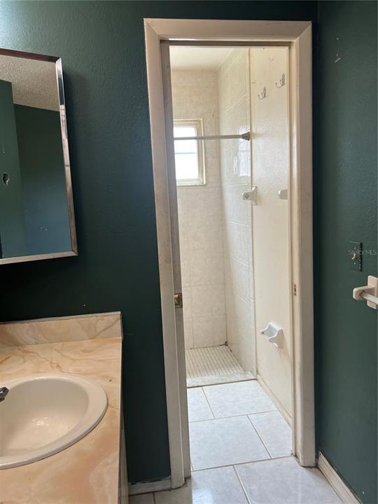 Active With Contract: $139,900 (3 beds, 2 baths, 1272 Square Feet)