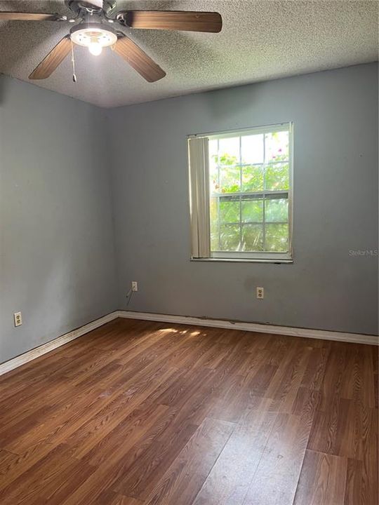 Active With Contract: $139,900 (3 beds, 2 baths, 1272 Square Feet)