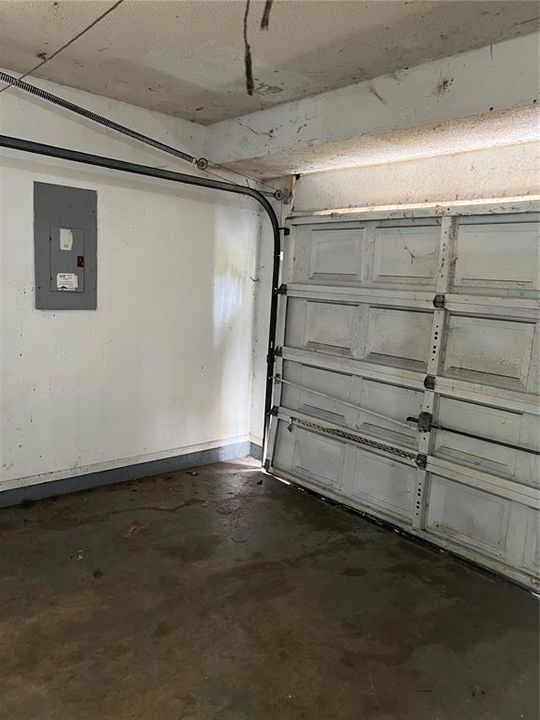 Active With Contract: $139,900 (3 beds, 2 baths, 1272 Square Feet)