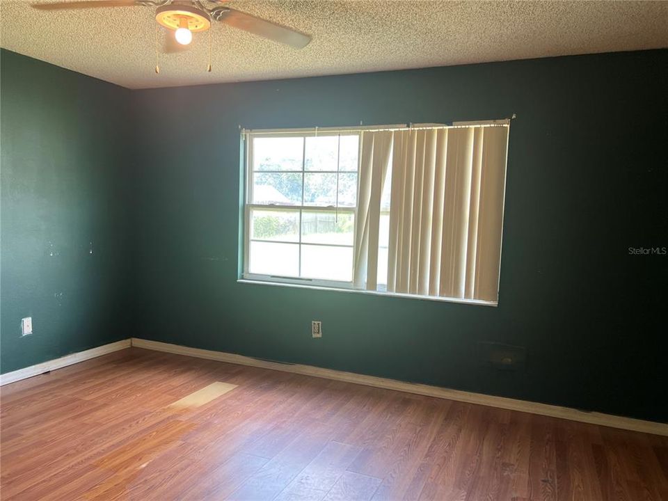 Active With Contract: $139,900 (3 beds, 2 baths, 1272 Square Feet)