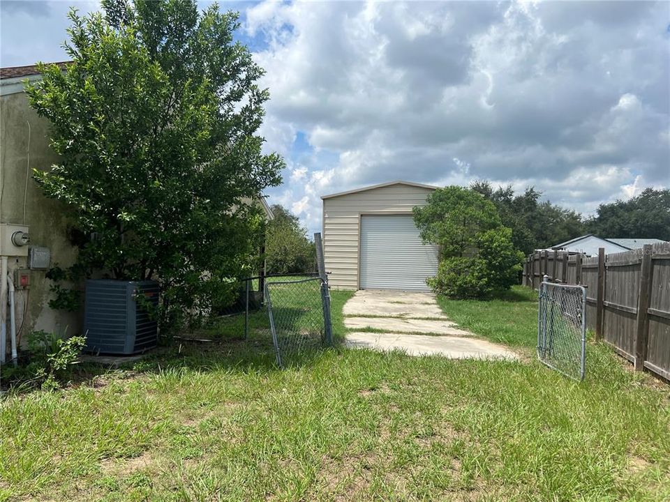 Active With Contract: $139,900 (3 beds, 2 baths, 1272 Square Feet)