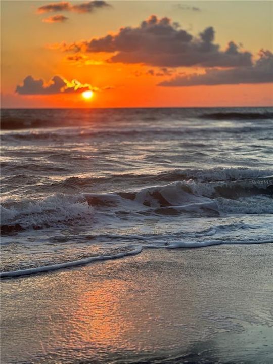 На продажу: $199,000 (0.17 acres)